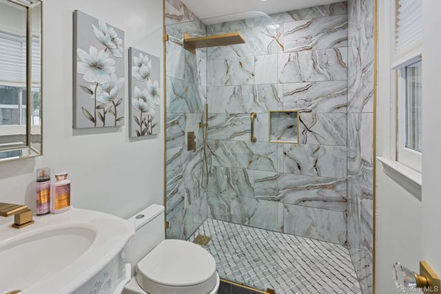 4 Abbington Place, Northport, NY 11768