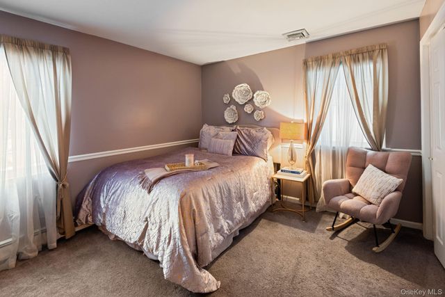 4 Abbington Place, Northport, NY 11768