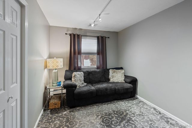 4 Abbington Place, Northport, NY 11768