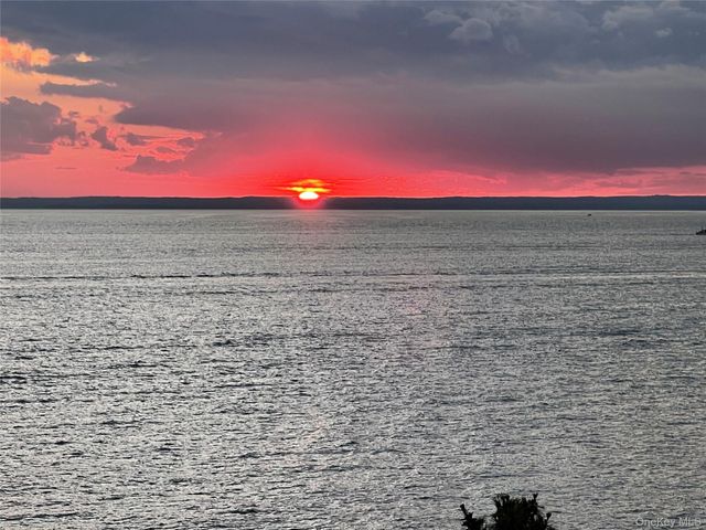 4 Abbington Place, Northport, NY 11768