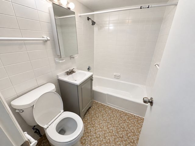 55 David Terrace 24, Norwood, MA 02062
