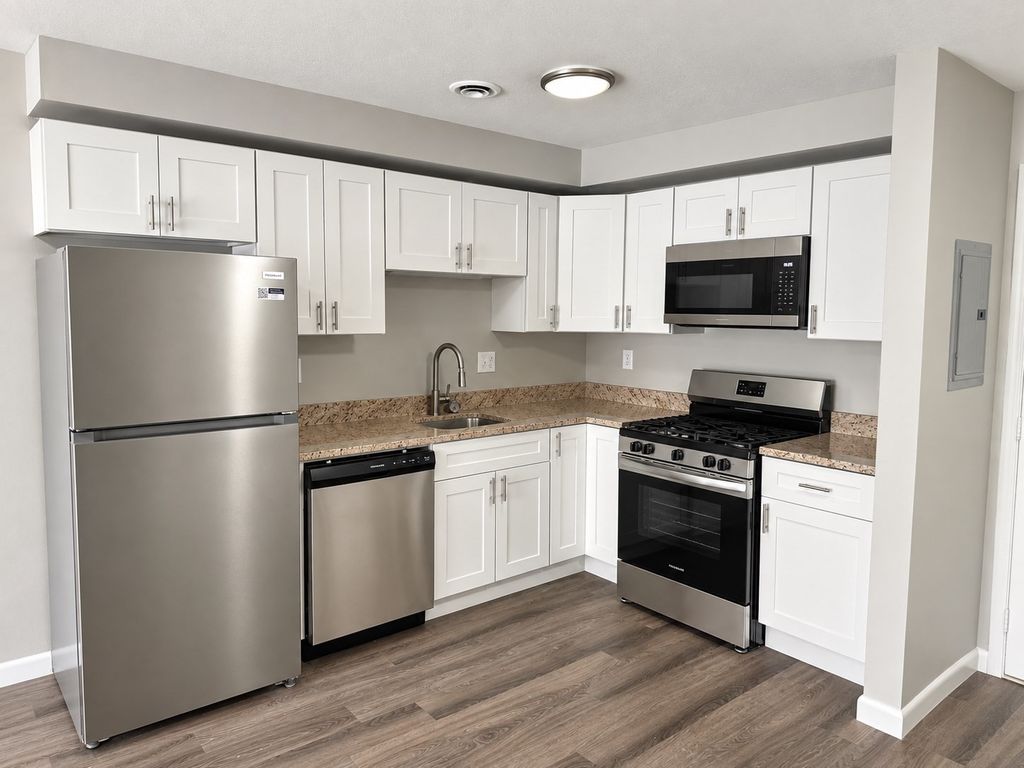 55 David Terrace 24, Norwood, MA 02062