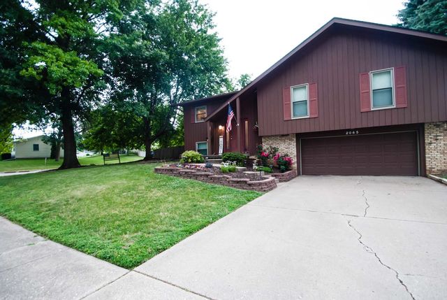 2065 Hollow View Drive, Bettendorf, IA 52722