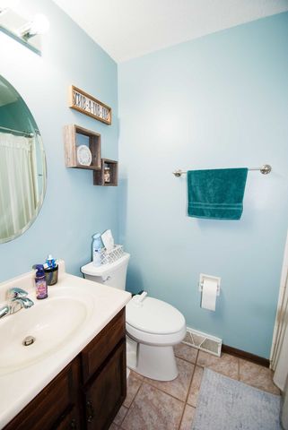 2065 Hollow View Drive, Bettendorf, IA 52722