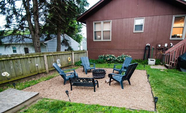 2065 Hollow View Drive, Bettendorf, IA 52722