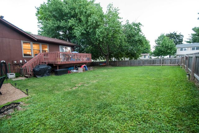 2065 Hollow View Drive, Bettendorf, IA 52722