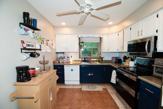 2065 Hollow View Drive, Bettendorf, IA 52722