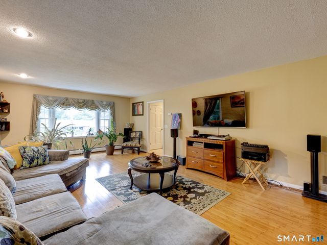 20 Christine Lane, South Windsor, CT 06074