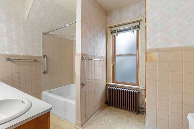 332 E 34th Street, Minneapolis, MN 55408