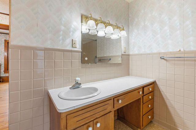 332 E 34th Street, Minneapolis, MN 55408