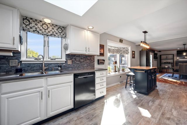 1367 Wauchope Drive, Elgin, IL 60123