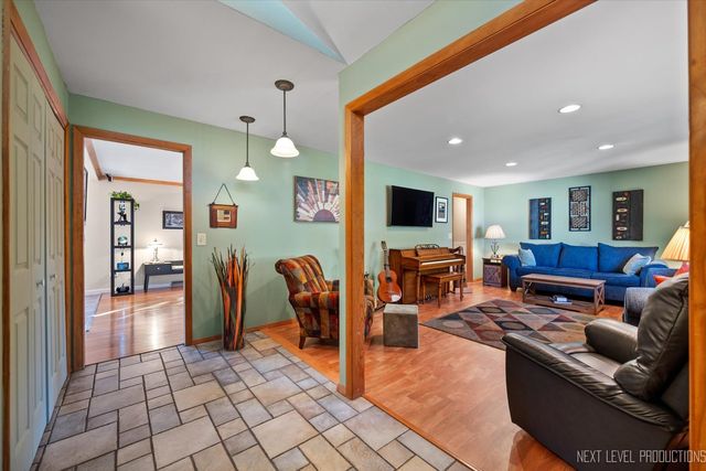 1367 Wauchope Drive, Elgin, IL 60123