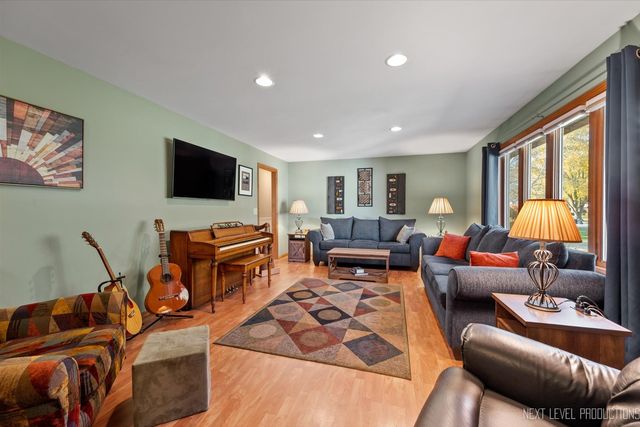 1367 Wauchope Drive, Elgin, IL 60123