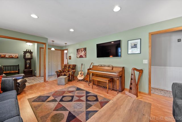 1367 Wauchope Drive, Elgin, IL 60123