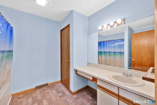 23 Staffordshire Commons Drive 23, Wallingford, CT 06492