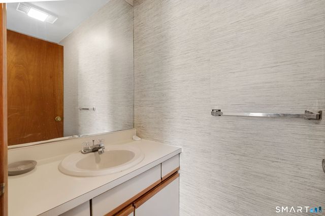 23 Staffordshire Commons Drive 23, Wallingford, CT 06492