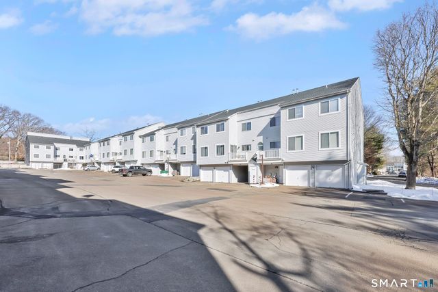 23 Staffordshire Commons Drive 23, Wallingford, CT 06492