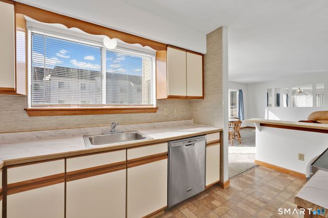 23 Staffordshire Commons Drive 23, Wallingford, CT 06492