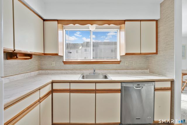 23 Staffordshire Commons Drive 23, Wallingford, CT 06492