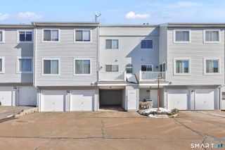 23 Staffordshire Commons Drive 23, Wallingford, CT 06492