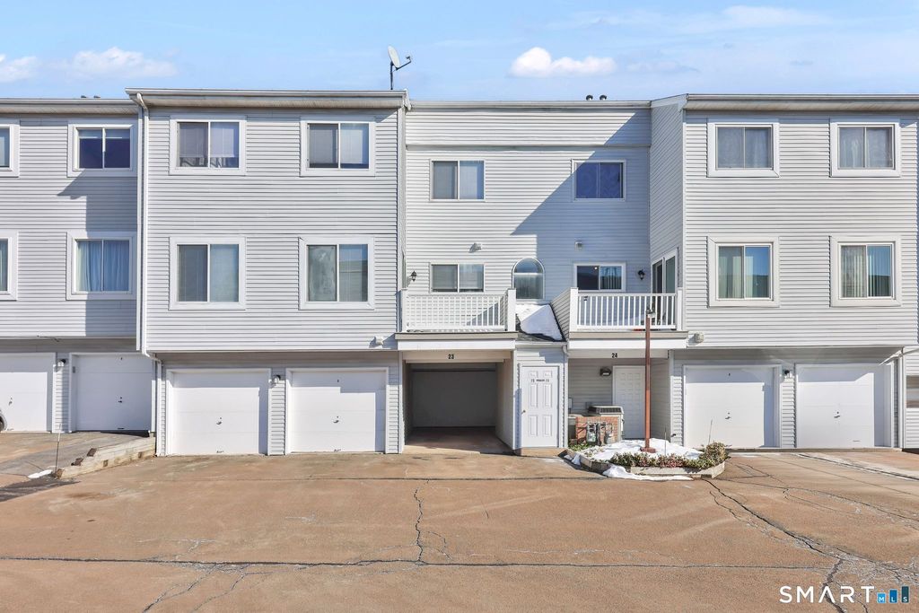 23 Staffordshire Commons Drive 23, Wallingford, CT 06492