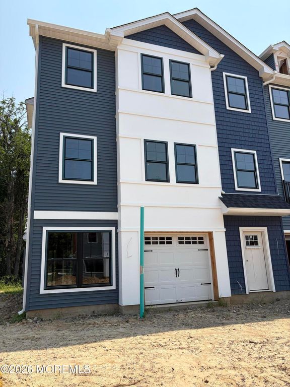 10 Bonus Ct, Sayreville, NJ 08879