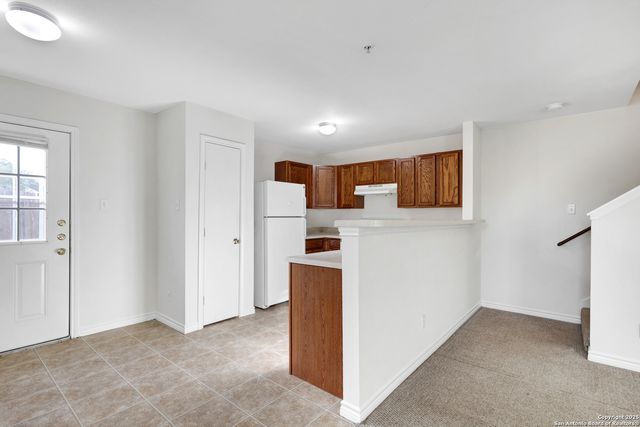 10023 Vasso Vw Apt 1, Converse, TX 78109