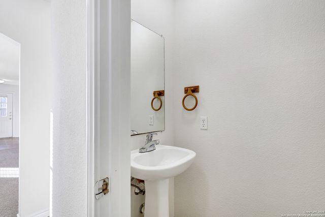 10023 Vasso Vw Apt 1, Converse, TX 78109