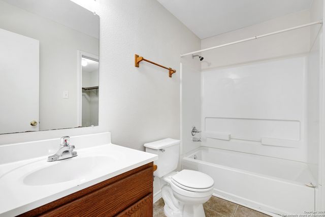 10023 Vasso Vw Apt 1, Converse, TX 78109