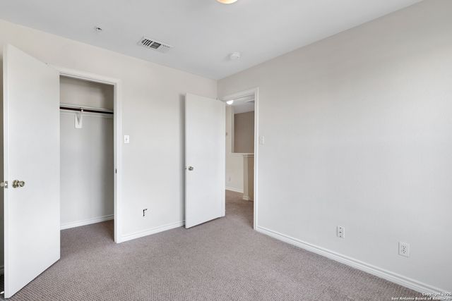 10023 Vasso Vw Apt 1, Converse, TX 78109