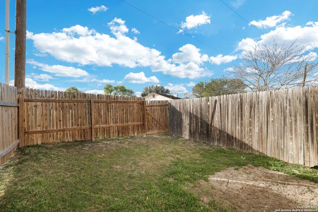 10023 Vasso Vw Apt 1, Converse, TX 78109