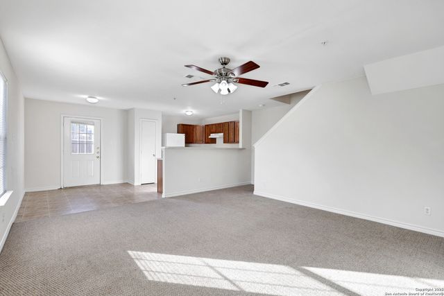 10023 Vasso Vw Apt 1, Converse, TX 78109