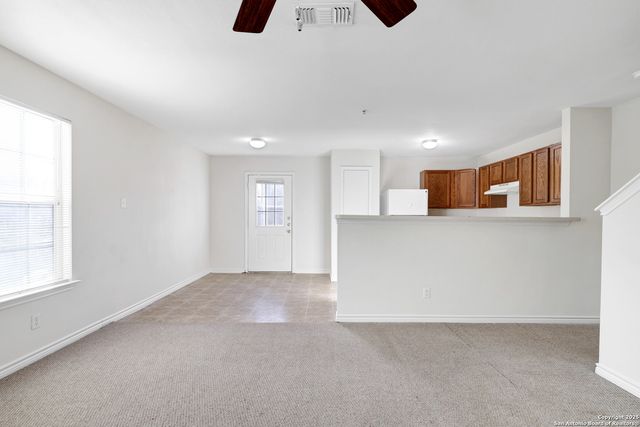 10023 Vasso Vw Apt 1, Converse, TX 78109