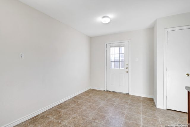 10023 Vasso Vw Apt 1, Converse, TX 78109