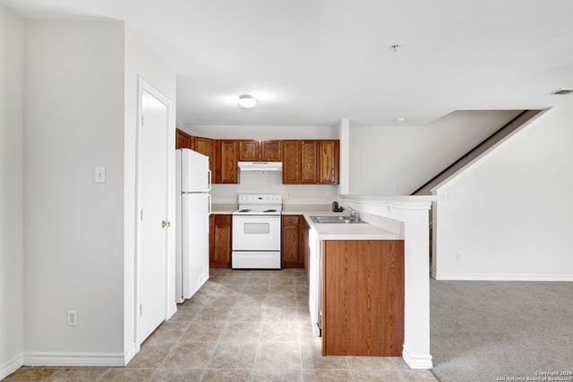 10023 Vasso Vw Apt 1, Converse, TX 78109