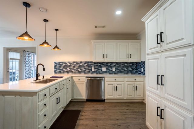 2306 Orleans Place, Searcy, AR 72143