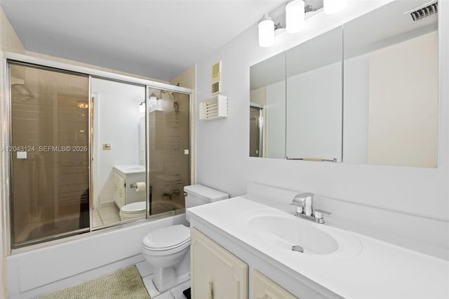 4025 N Nob Hill Road 301, Sunrise, FL 33351