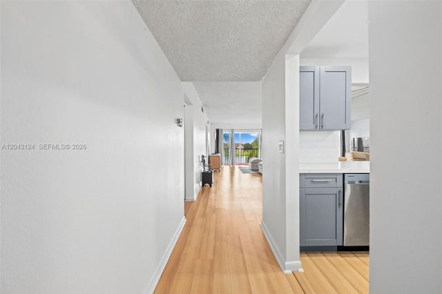 4025 N Nob Hill Road 301, Sunrise, FL 33351