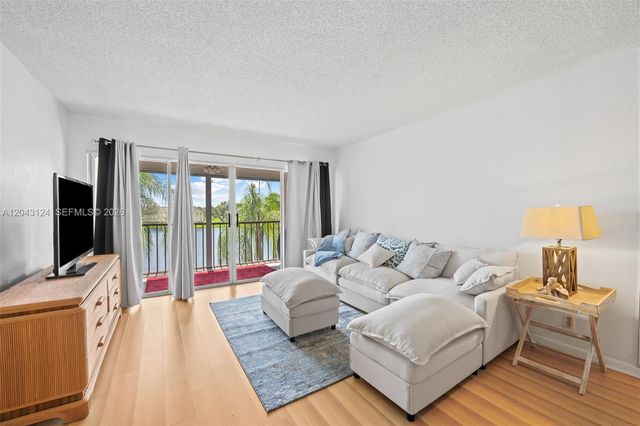 4025 N Nob Hill Road 301, Sunrise, FL 33351