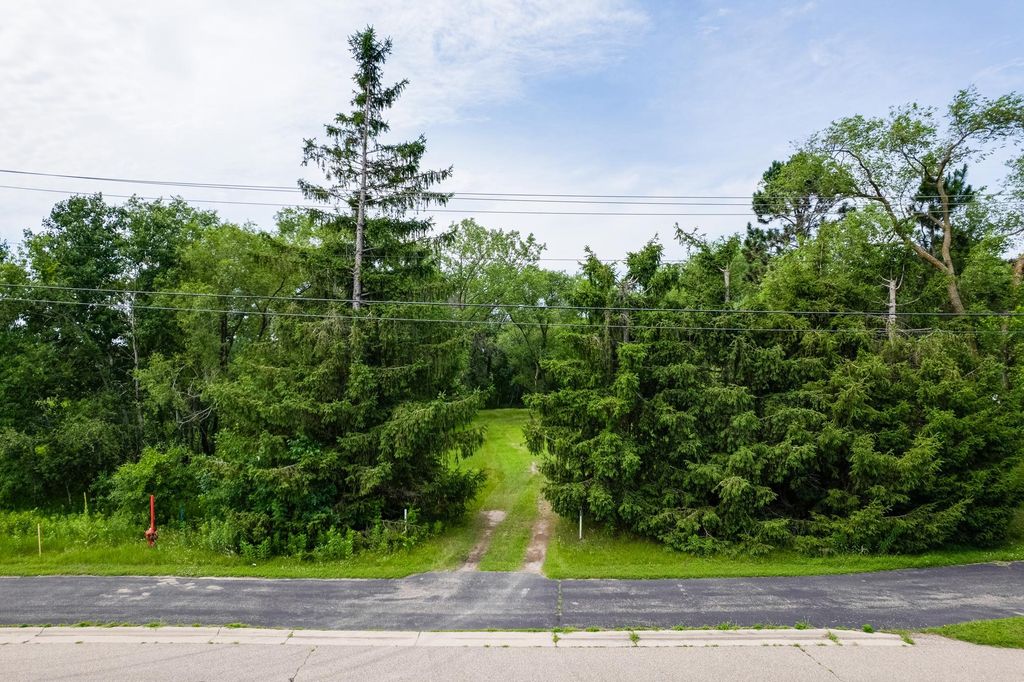 5715 Hodgson Road, Shoreview, MN 55126 — photo 2