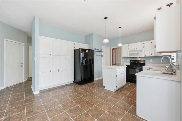 1013 New Mill DR, Chesapeake, VA 23322