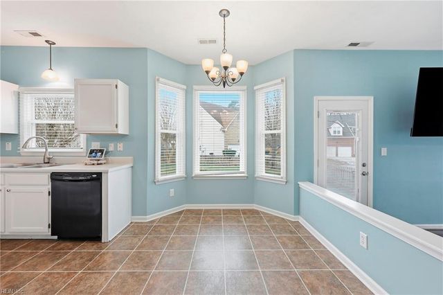 1013 New Mill DR, Chesapeake, VA 23322