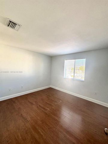 16276 SW 75th St, Miami, FL 33193