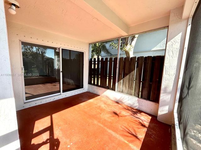 16276 SW 75th St, Miami, FL 33193