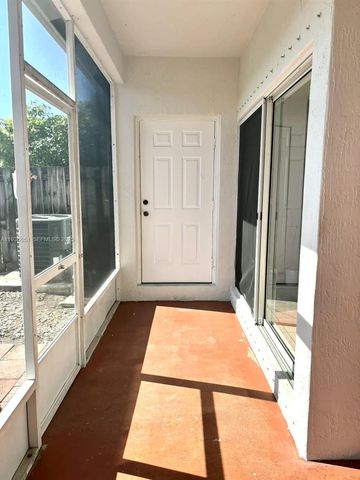 16276 SW 75th St, Miami, FL 33193