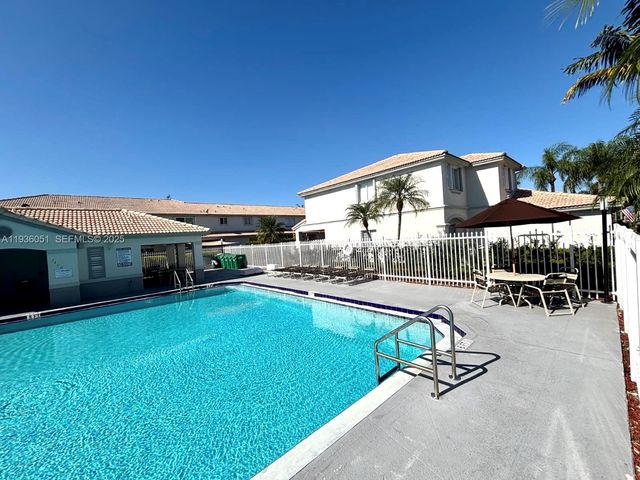 16276 SW 75th St, Miami, FL 33193