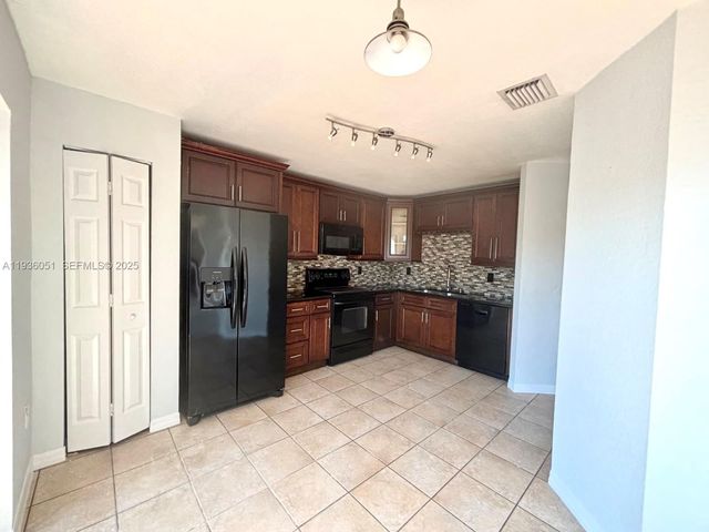 16276 SW 75th St, Miami, FL 33193