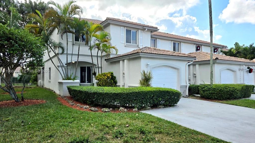 16276 SW 75th St, Miami, FL 33193