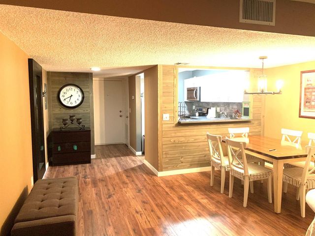 2820 Tennis Club Drive 302, West Palm Beach, FL 33417