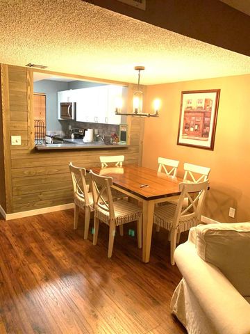2820 Tennis Club Drive 302, West Palm Beach, FL 33417